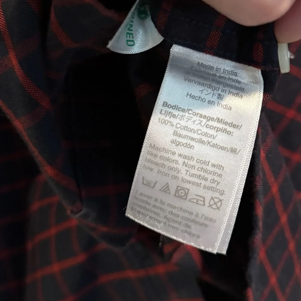 J Crew Pima Cotton Red & Navy Plaid Classic L/S Button‎ Down Size Med Slim